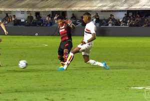 Gonzalo Plata recibió la tercera roja desde septiembre