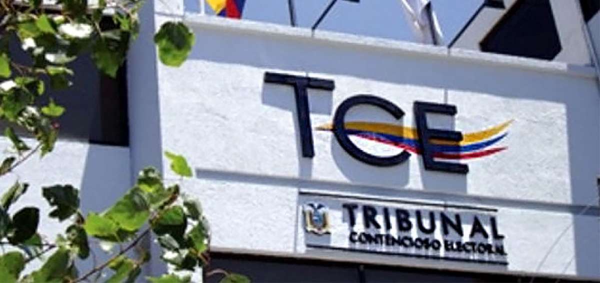 &Oacute;rgano electoral lucha contra el tiempo para entrega de credenciales