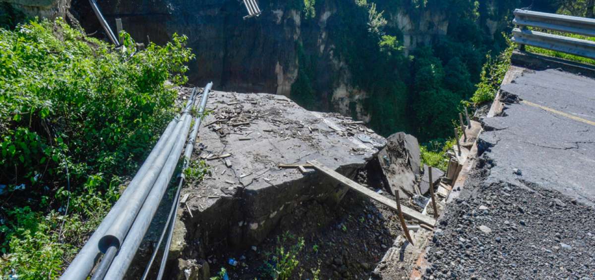 Por motivos de seguridad, el paso por el puente se impidi&oacute; desde el 6 de marzo pasado.