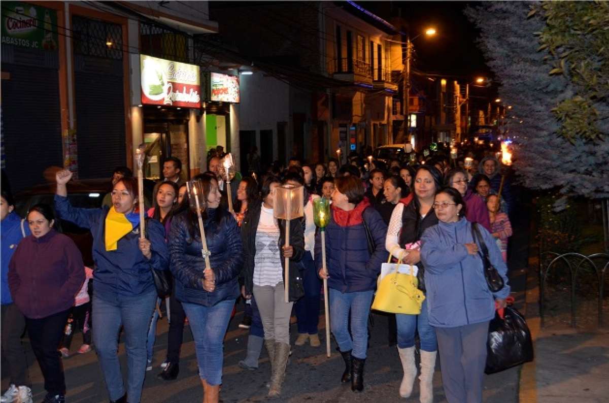 Con desfile de antorchas, tulcane&ntilde;os conmemoraron la revoluci&oacute;n de Alfaro 