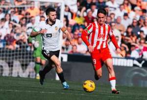 Sergio Arribas, futbolista del Almería de España, salvó a una pareja en Maldivas.