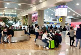 Con los controles en el aeropuerto Mariscal Sucre de Quito se busca prevenir enfermedades como la fiebre amarilla.
