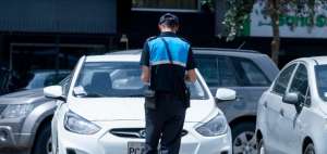 Incorporaci&oacute;n del azul cardenillo al uniforme de los Polic&iacute;as Metropolitanos (Encuesta)