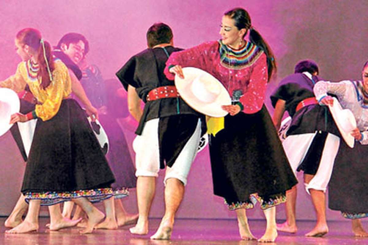 El pasado viernes, el ballet celebr&oacute; su aniversario con un espect&aacute;culo de 3 horas con m&aacute;s de 100 bailarines. Foto: Cortes&iacute;a CCE