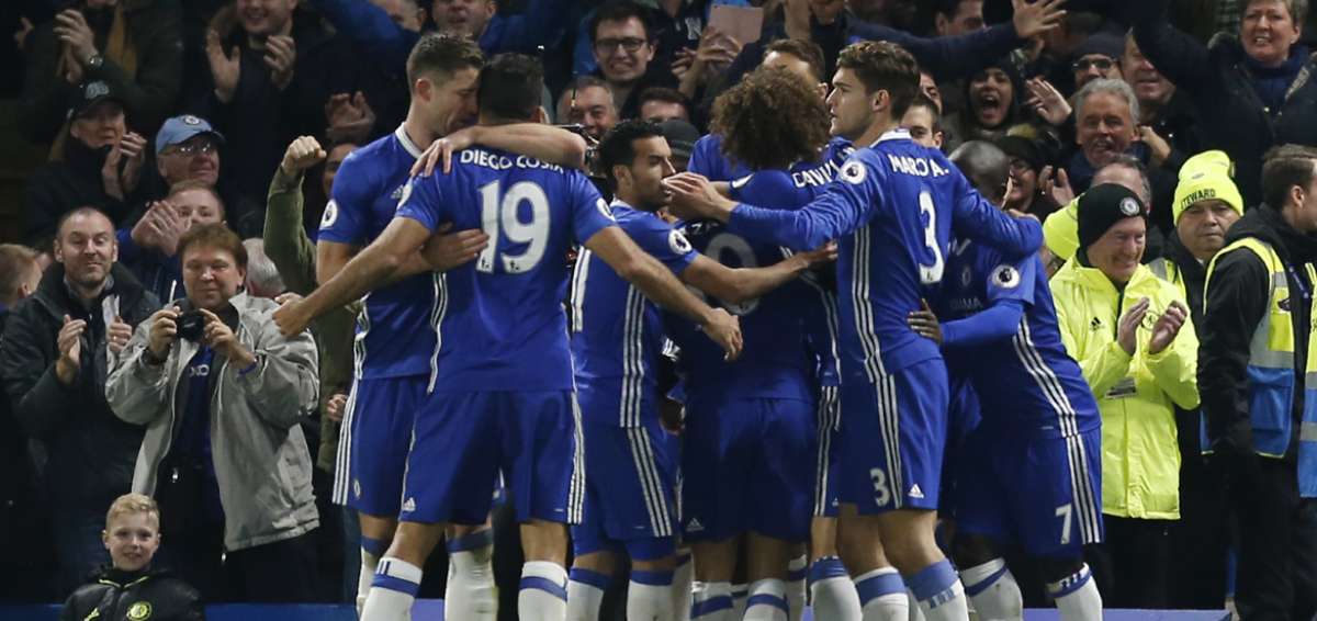 El Chelsea remonta al Tottenham (2-1) y sigue al mando de la Premier League