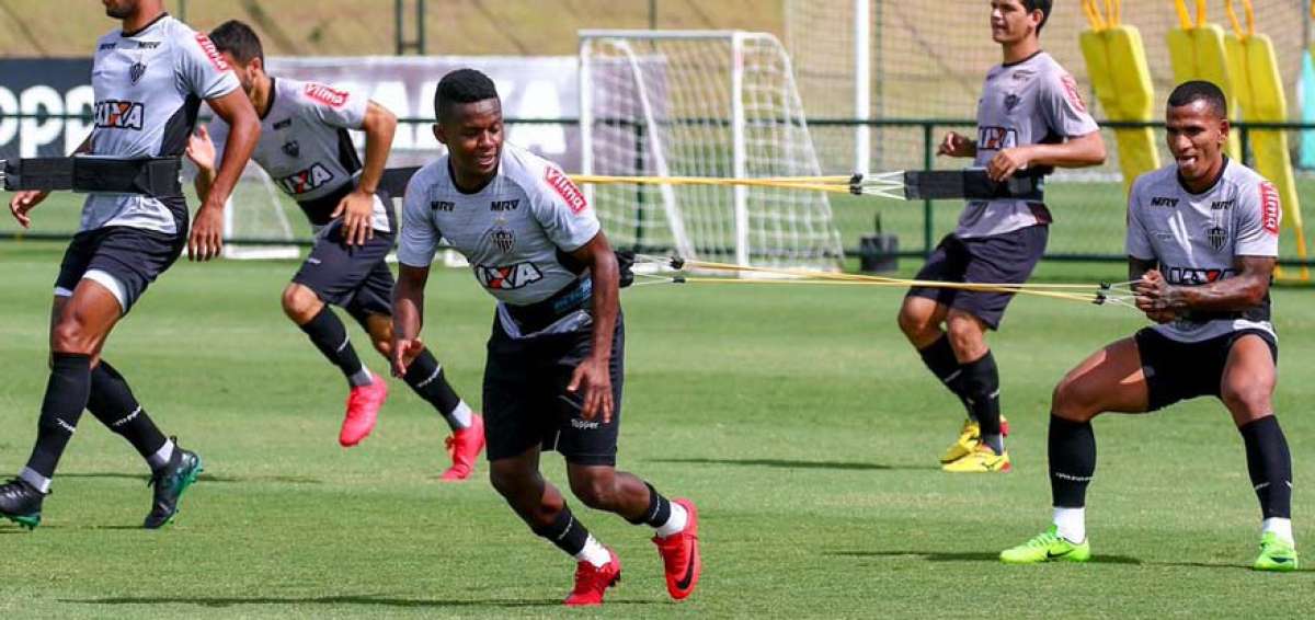 Juan Cazares y R&oacute;mulo Otero, durante una pr&aacute;ctica del Mineiro. 