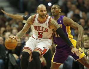 Carlos Boozer jug&oacute; 4 temporadas en los Chicago Bulls y ahor&aacute; los har&aacute; en los Lakers. Foto: Internet/EFE