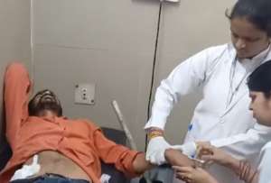 Un sujeto en India intentó operarse a sí mismo, con terribles consecuencias.