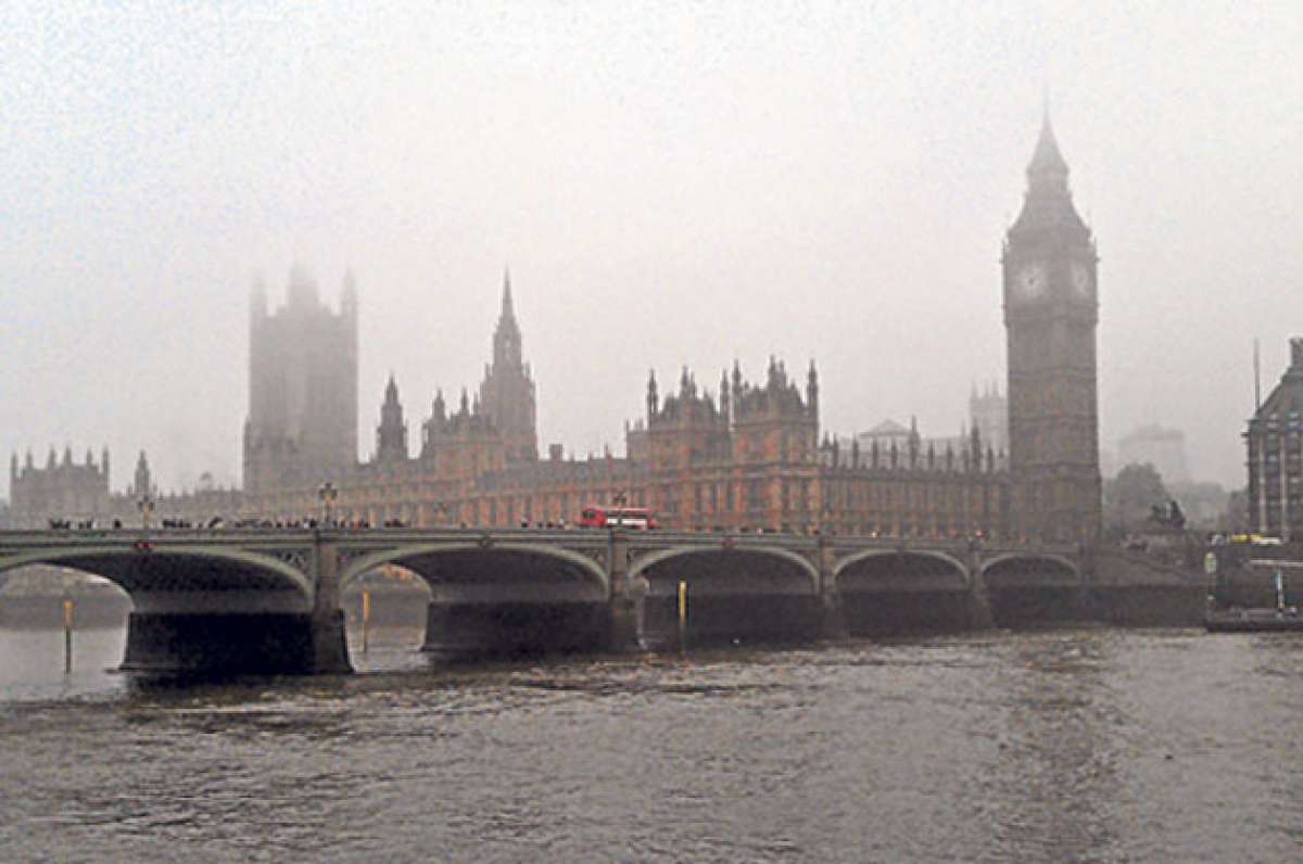 En Londres se impone una multa de $ 160 a los autos que contaminen el aire con los gases de combusti&oacute;n. Foto:Leonardo Boix / El Tel&eacute;grafo