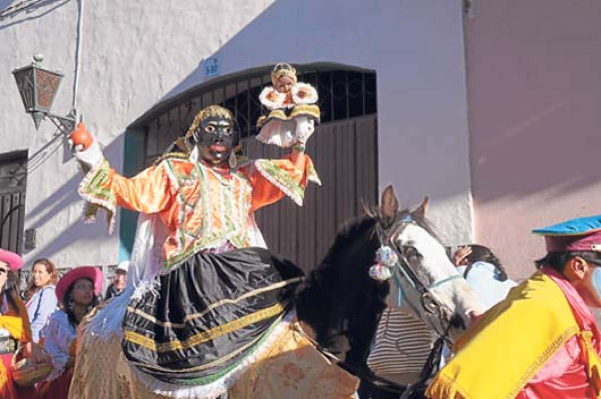 Las comparsas, encabezadas por la Mama Negra y su corte, concluyeron esta semana por las calles c&eacute;ntricas de Latacunga y los barrios tradicionales.