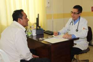 El doctor Jos&eacute; V&iacute;ctor Gonz&aacute;lez, de nacionalidad espa&ntilde;ola, es el m&eacute;dico alerg&oacute;logo del hospital Marco Vinicio Iza, de Nueva Loja. Foto: Cortes&iacute;a MSP