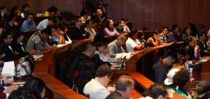 Al foro &lsquo;Democratizaci&oacute;n del Espectro Radioel&eacute;ctrico&rsquo; asistieron unas 150 personas, en el Sal&oacute;n Jos&eacute; Mej&iacute;a Lequerica, junto a la Asamblea Nacional.