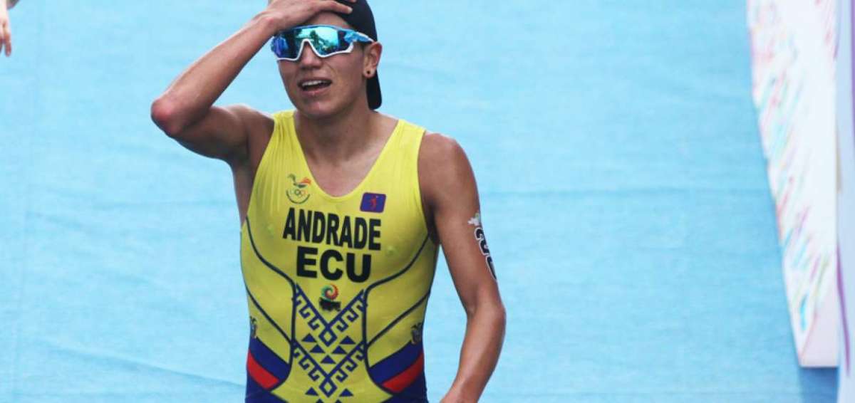 Juan Jos&eacute; Andrade Figueroa naci&oacute; en Cuenca en 1993. Su mejor tiempo en nataci&oacute;n es de 8m con 38s; en ciclismo es de 28m con 33s y en atletismo es de 15m con 23s.