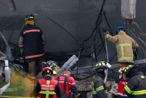 Subi&oacute; a siete el n&uacute;mero de fallecidos tras el accidente de una avioneta privada que se estrell&oacute; cerca del Aeropuerto Internacional de Toluca.