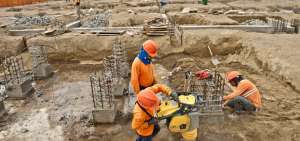 Entre los trabajos que se realizan actualmente est&aacute; la cimentaci&oacute;n  de los tres edificios que integran la moderna central de pasajeros del sur.