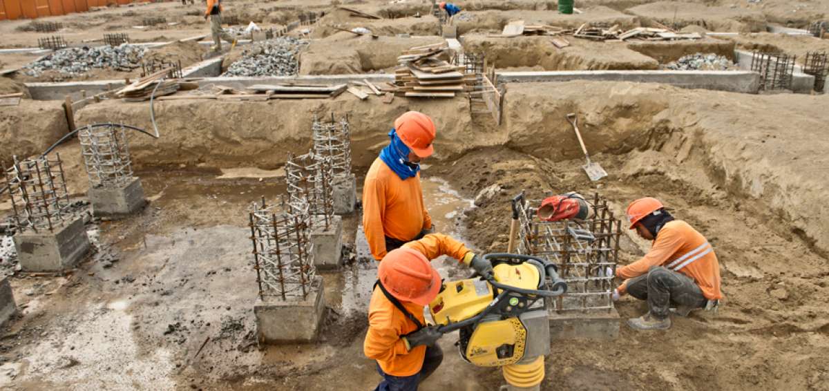 Entre los trabajos que se realizan actualmente est&aacute; la cimentaci&oacute;n  de los tres edificios que integran la moderna central de pasajeros del sur.