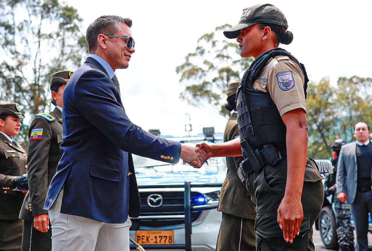 Gobierno acredita el bono “Legado de Honor” para policías y militares