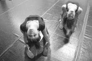 Meritxell Barber&aacute; e Inma Garc&iacute;a, el d&uacute;o de TAIAT Dansa, la compa&ntilde;&iacute;a de danza contempor&aacute;nea espa&ntilde;ola. Foto: Internet.