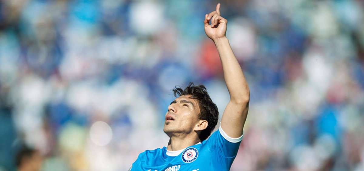 Mena, maestro del contragolpe y figura del Cruz Azul