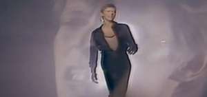 Captura de pantalla del video musical Heroes de David Bowie.