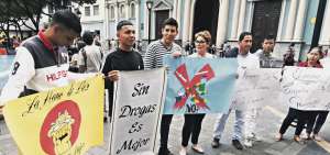 &Eacute;rick dej&oacute; las drogas y la verg&uuml;enza para ayudar