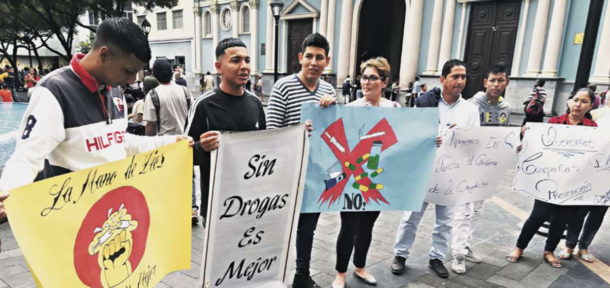 &Eacute;rick dej&oacute; las drogas y la verg&uuml;enza para ayudar