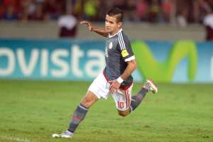 El delantero paraguayo Derlis Gonz&aacute;lez, que juega en el D&iacute;namo de Kiev de Ucrania, celebra el tanto de la victoria frente a Venezuela en Puerto Ordaz. Foto: AFP