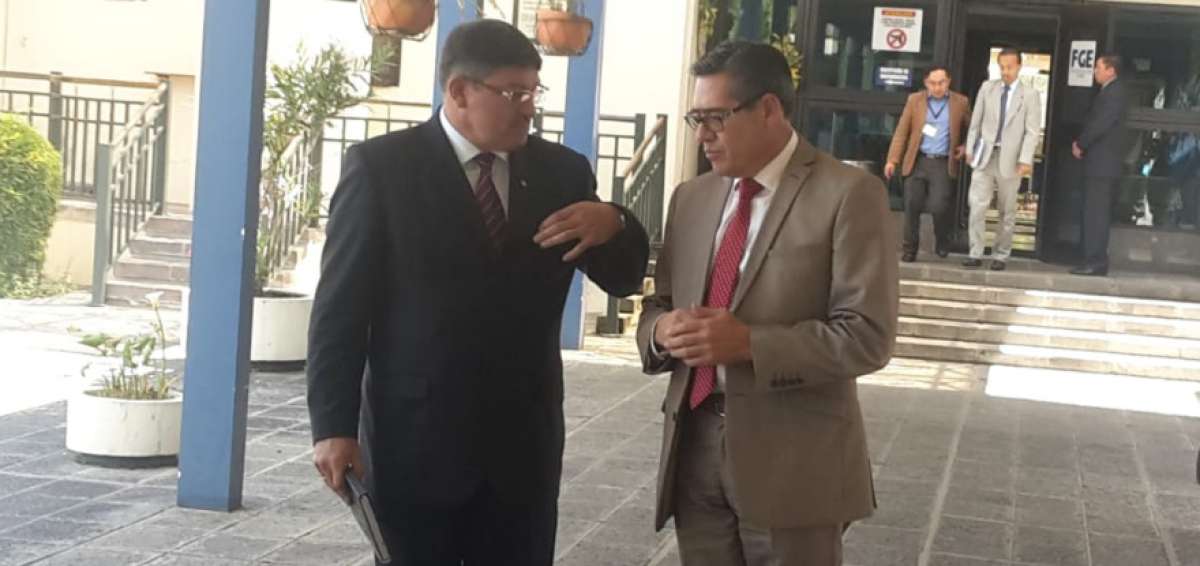 El excomandante de la Polic&iacute;a Nacional, Rodrigo Su&aacute;rez (i), y su abogado, Marcelo Due&ntilde;as, acudieron este viernes a la Fiscal&iacute;a. 