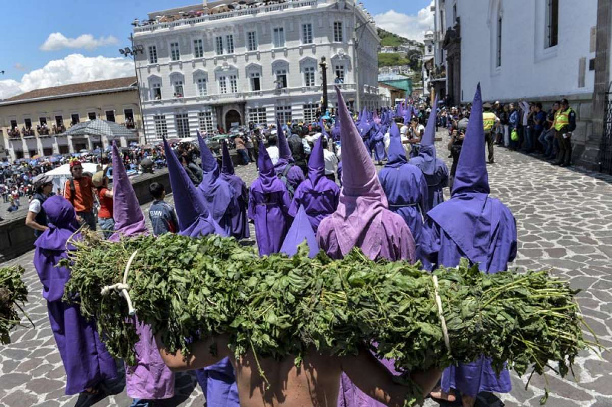 Procesi&oacute;n por Semana Santa