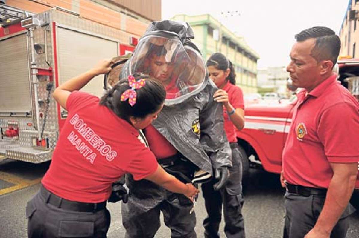Los bomberos de Manta esperan que el Cabildo asuma y que supla las necesidades de la instituci&oacute;n. Foto: Rodolfo p&aacute;rraga / El Tel&eacute;grafo.