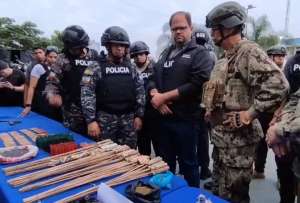 Policía y Fuerzas Armadas intervinieron presuntas clínicas de rehabilitación en Guayaquil.