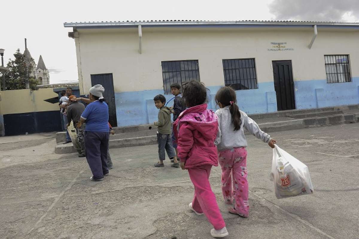Los moradores cercanos a la zona del epicentro sienten a&uacute;n temor, pero regresan para cuidar sus bienes. Foto: &Aacute;lvaro P&eacute;rez/ EL TEL&Eacute;GRAFO