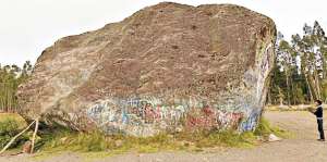 Como &lsquo;Piedra Chilintosa&rsquo; fue bautizada la gigantesca roca que expuls&oacute; el volc&aacute;n hace 138 a&ntilde;os. Foto: Roberto Ch&aacute;vez/El Tel&eacute;grafo
