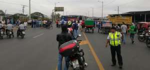 Agricultores cierran v&iacute;as en Guayas y comuneros en Santa Elena