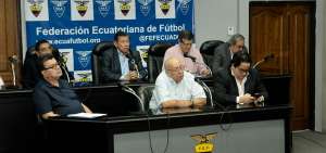 El Directorio de la FEF, presidido por Carlos Villac&iacute;s, conocer&aacute; esta tarde los nombres de las empresas interesadas en los derechos de TV del campeonato.