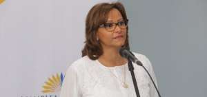 La presidenta de la Asamblea ofreci&oacute; declaraciones en el aeropuerto Internacional Eloy Alfaro.