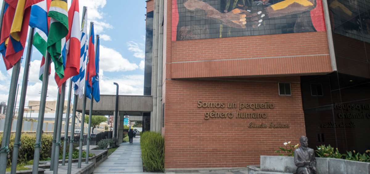 El Consejo Superior de la U. Andina debi&oacute; posesionar ayer en Bogot&aacute; al nuevo rector de la sede Ecuador.