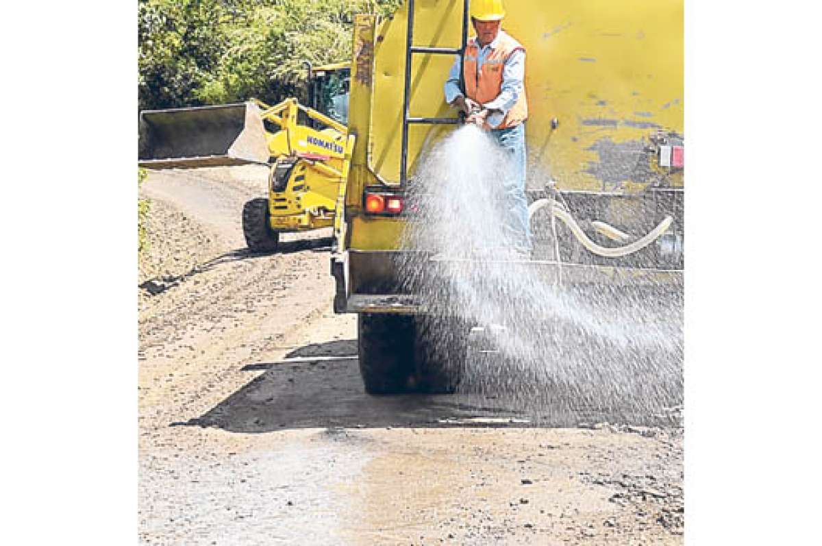 El tramo de una v&iacute;a en Gir&oacute;n est&aacute; listo para ser reasfaltado