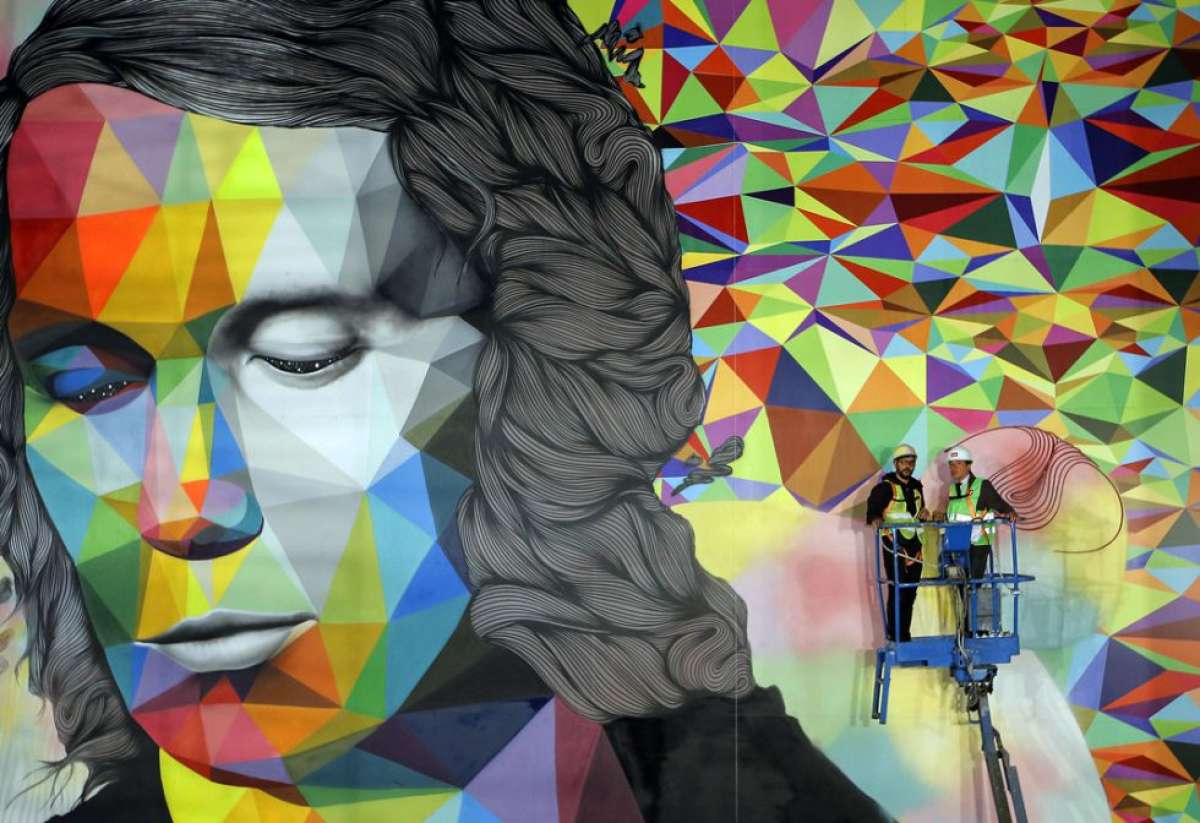 Pintan mural en honor a Paco de Luc&iacute;a en una estaci&oacute;n de metro 