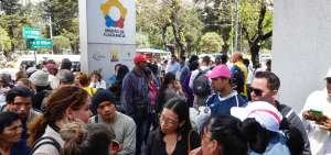 Un grupo de ciudadanos caribe&ntilde;os se apostaron ayer afuera de la Unidad de Flagrancia en espera de noticias sobre sus compatriotas retenidos.