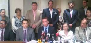 Ra&uacute;l Alc&iacute;var, presidente de Achpe, dirigi&oacute; la rueda de prensa del sector privado.