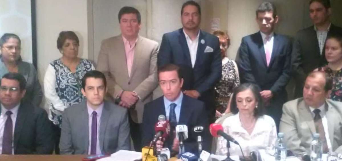 Ra&uacute;l Alc&iacute;var, presidente de Achpe, dirigi&oacute; la rueda de prensa del sector privado.