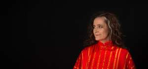 Margarita Laso tiene una trayectoria de m&aacute;s de 10 producciones discogr&aacute;ficas. En 1997 recibi&oacute; el Premio Nacional de Poes&iacute;a Jorge Carrera Andrade.  