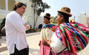 El chef tambi&eacute;n ha participado en series de TV que hablan sobre la cocina peruana. Foto: EFE