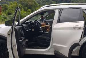 Bloque de Seguridad decomisa 132 bloques de droga en un vehículo en Baños, Tungurahua