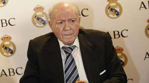 El astro argentino - espa&ntilde;ol, que ayer cumpli&oacute; 88 a&ntilde;os, se encontraba en la v&iacute;a p&uacute;blica, en la calle Juan Ram&oacute;n Jim&eacute;nez, cerca del Bernab&eacute;u, cuando le sobrevino la crisis. 