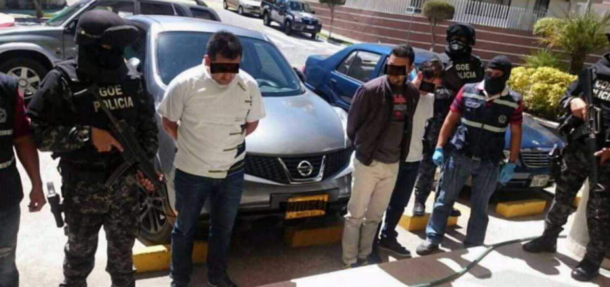 L&iacute;deres de presunta red de estafadores fueron detenidos
