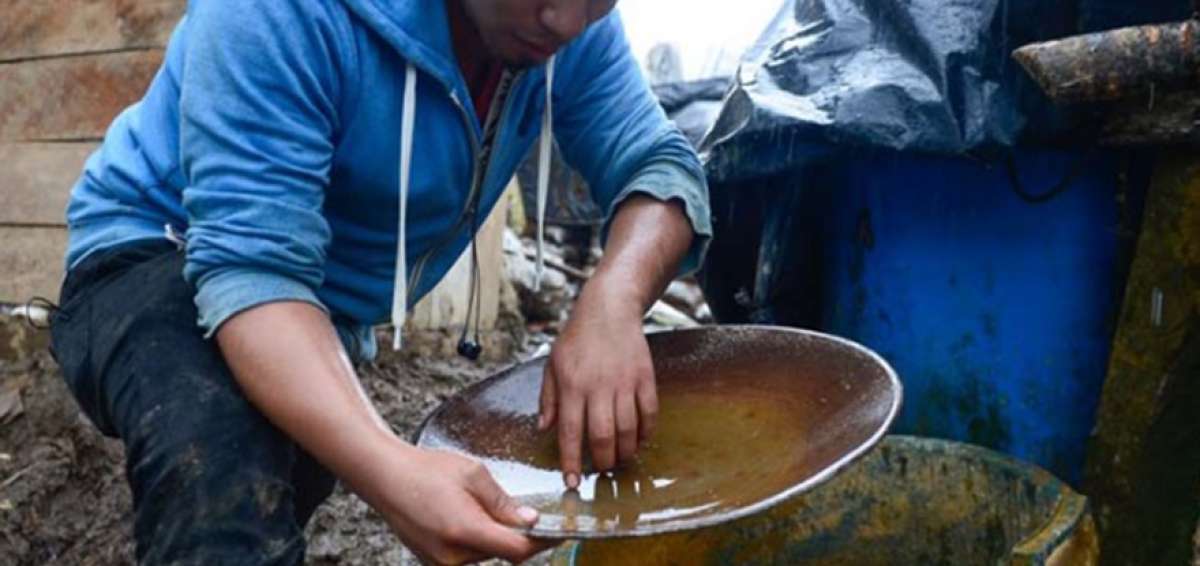 En la localidad de Buenos Aires, provincia de Imbabura, cientos de personas de todo el pa&iacute;s se desplazaron en b&uacute;squeda de oro.