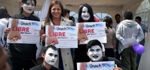 Ledy Z&uacute;&ntilde;iga, secretaria t&eacute;cnica de Drogas, fue parte de la declaratoria de la Unach como espacio libre de humo, al igual que la ministra de Salud.