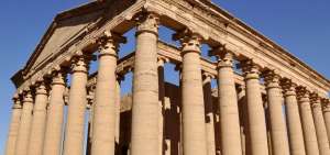 Situada en una regi&oacute;n des&eacute;rtica, la ciudad de Hatra fue construida en el siglo II o III A.C.